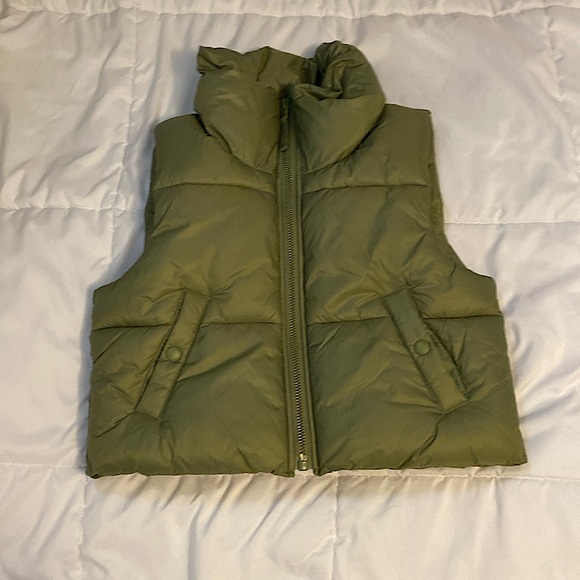 Green American Eagle Puffer Vest - Picture 1 of 4